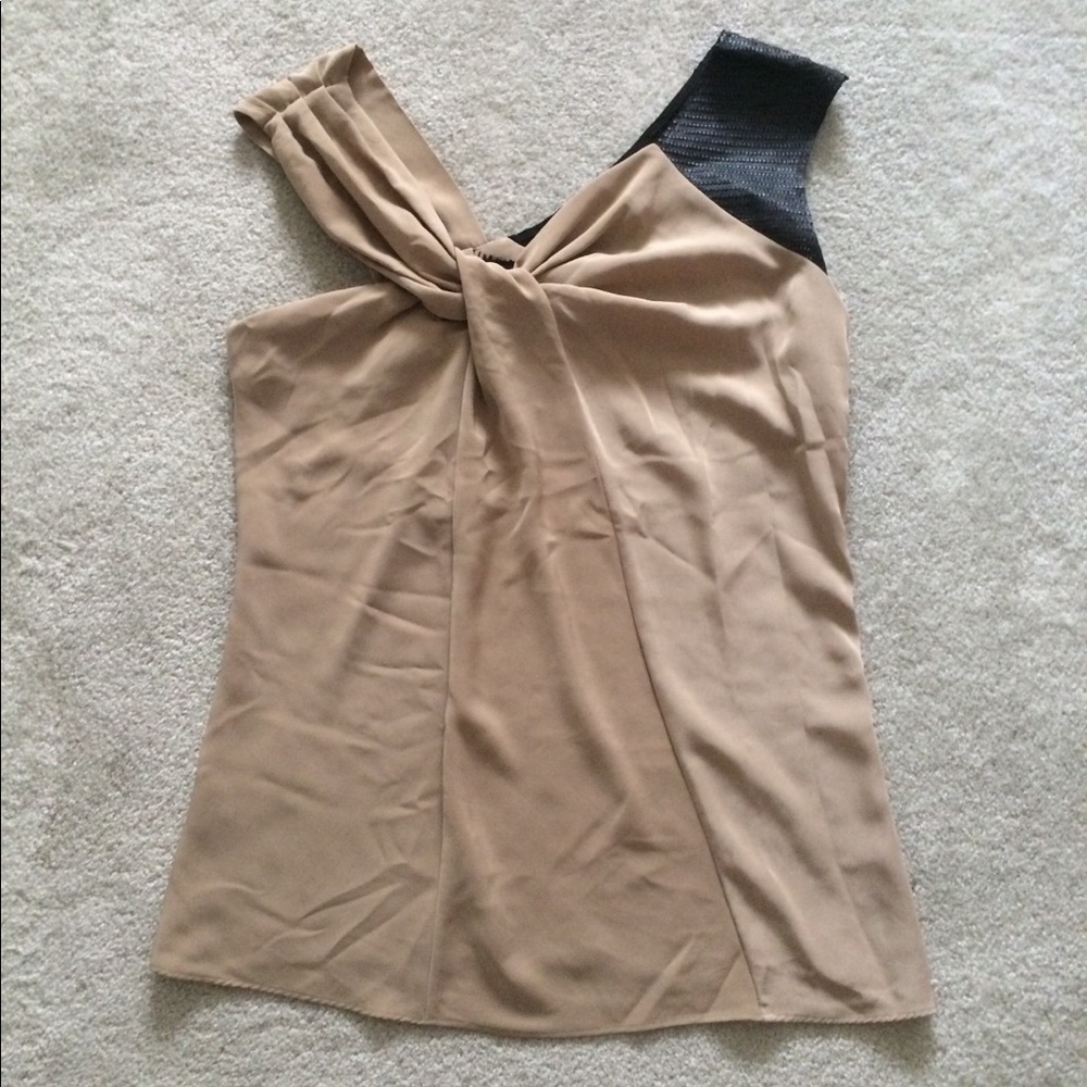 Poleci/Anthropologie Tan & Black Top